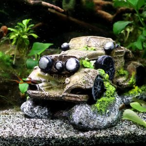 AMTRA DEKO VECCHIA AUTOMOBILE AFFONDATA